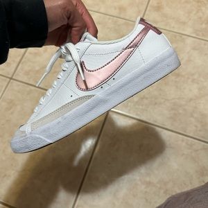 Girls size 5.5 Nike low top